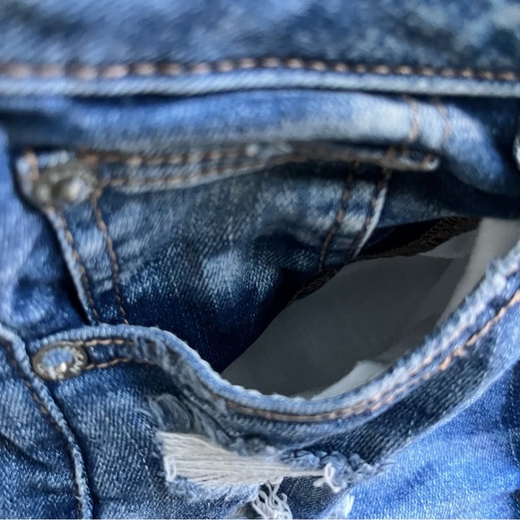 american eagle • ripped shorts - Picture 8 of 13